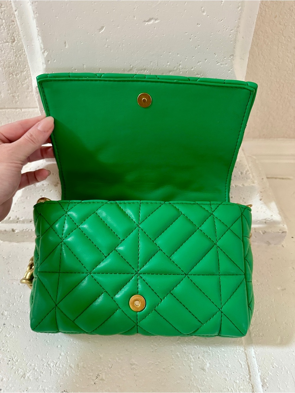 Zara Green Quilted Shoulder Bag with Chunky Gold Chain - Picture 4 of 6